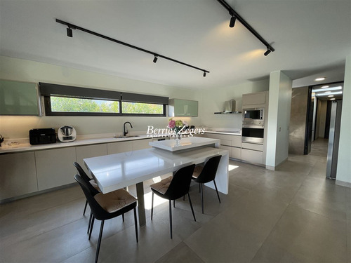 Casa En Venta De 2 Dorm. En Lo Barnechea Valle Escondido