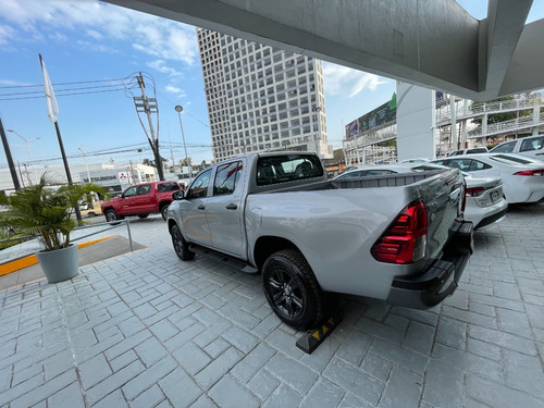 Imagen 4 de 11 de Hilux D. Cab. Sr 2022 Saúl