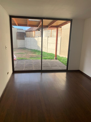 Casa En Arriendo De 3d/3b En Condominio Los Poleros Machalí