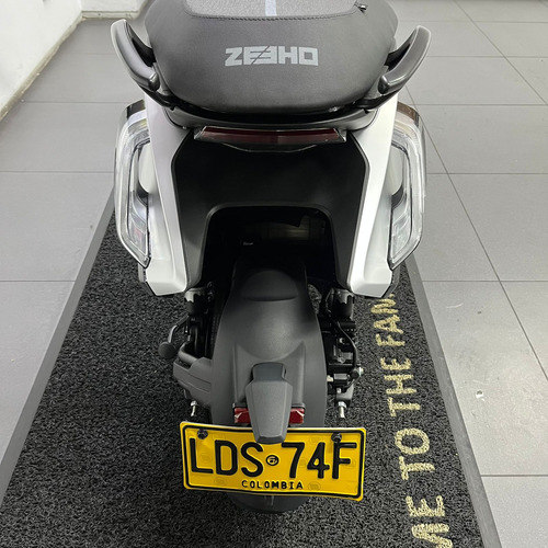Cf Moto Zeeho Ae8+