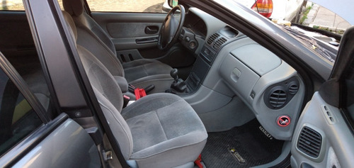 Imagen 12 de 12 de Renault Laguna 2.0