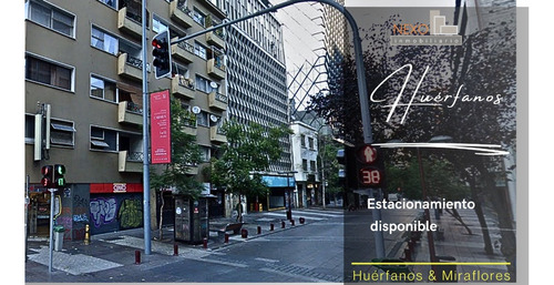 Huerfanos & Miraflores Estacionamiento Disponible