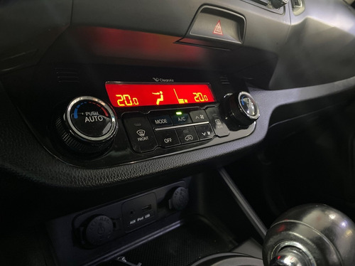 Imagem 14 de 20 de Kia Sportage 2.0 Ex 4x2 16v 2012