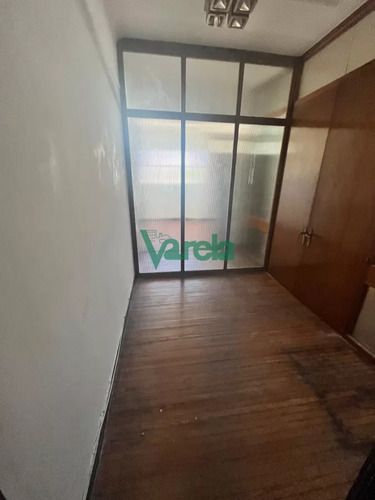 Venta Apartamento Centro De Estilo. Tres Dormitorios.
