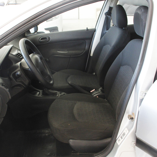 Peugeot 207 1.4 XR Compact 5P