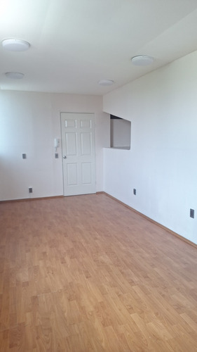 Rento Bonita Oficina En 2 Piso, Baño Privado Y Acceso Libre