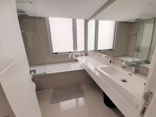 Alquiler Anual U$s 2700 Por Mes- Ref: 4735