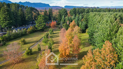 Terreno Con Orilla De Lago 57.000 M2 Con 2 Casas