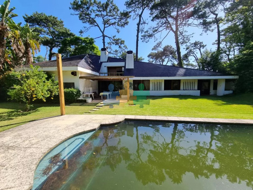 Casa En Venta Zona Residencial , Paradas De Playa Mansa , Punta Del Este - Ref : Eqp4581