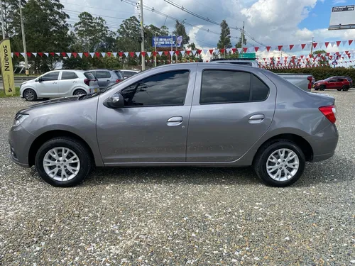 Renault Logan LIFE + MT 1.6 4X2