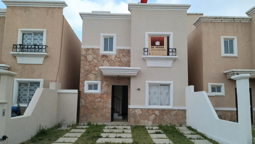 Casa En Venta En Fracc. Residencial Victoria Al Sur De Pachuca