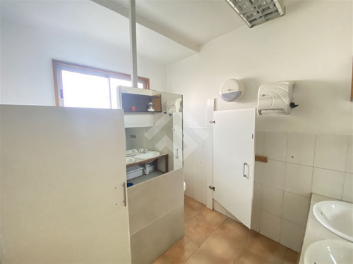 Casa En Venta De 6 Dorm. En Las Condes