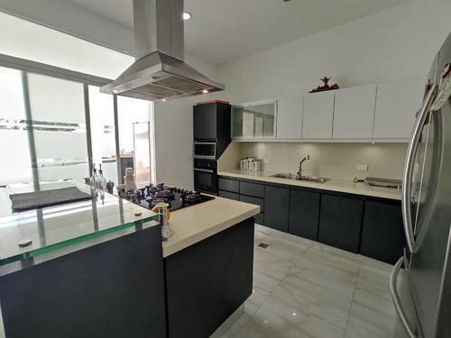 Imagen 2 de 20 de Cf. Se Vende Casa En Colinas De Pirineos, Sector Mirador.