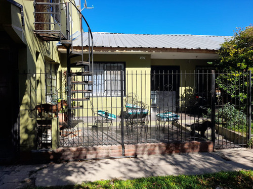 Casa En Venta - 6 Dormitorios 3 Baños - Cochera - 250mts2 - La Porteña, Guillermo E. Hudson