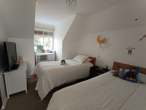 Exclusiva Casa En Condominio En Venta De 4 Dorm. En Machalí