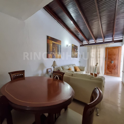 Casa En Venta En La Urb. La Blanquera, Palo Negro.