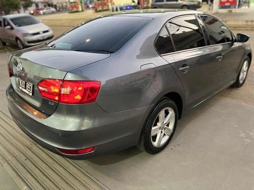Imagen 10 de 12 de Volkswagen Vento 2012 2.5 Luxury 170cv Tiptronic