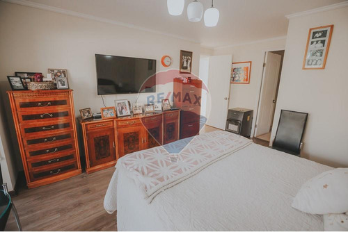 Casa 4d - 4b - 2 Est. 685m2 Totales