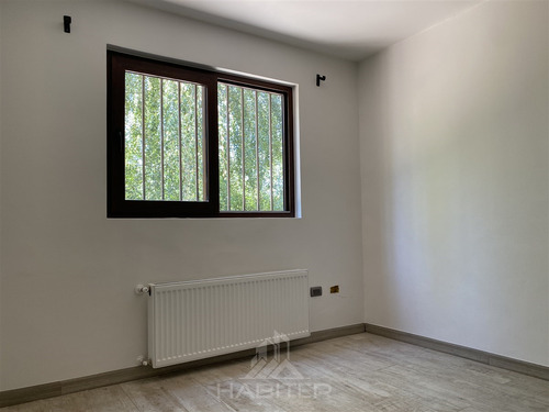 Casa En Venta De 4 Dorm. En Curicó