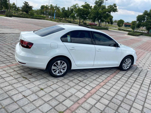 Imagen 4 de 11 de Volkswagen Jetta 2.5 Comfortline Tiptronic At 2016