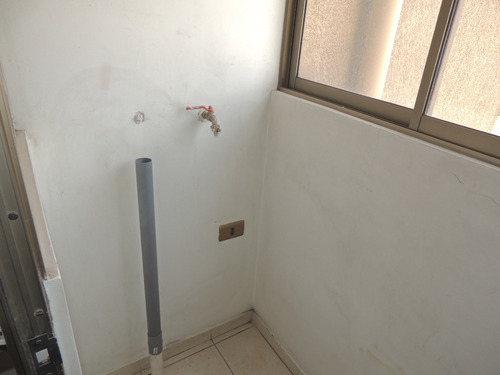 Arriendo Dpto. Catedral 1582. Excelente Ubicacion Metro