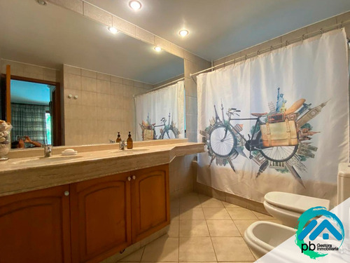 Casa En Condominio Cerro Aguas Claras , Manquehue Oriente Lb