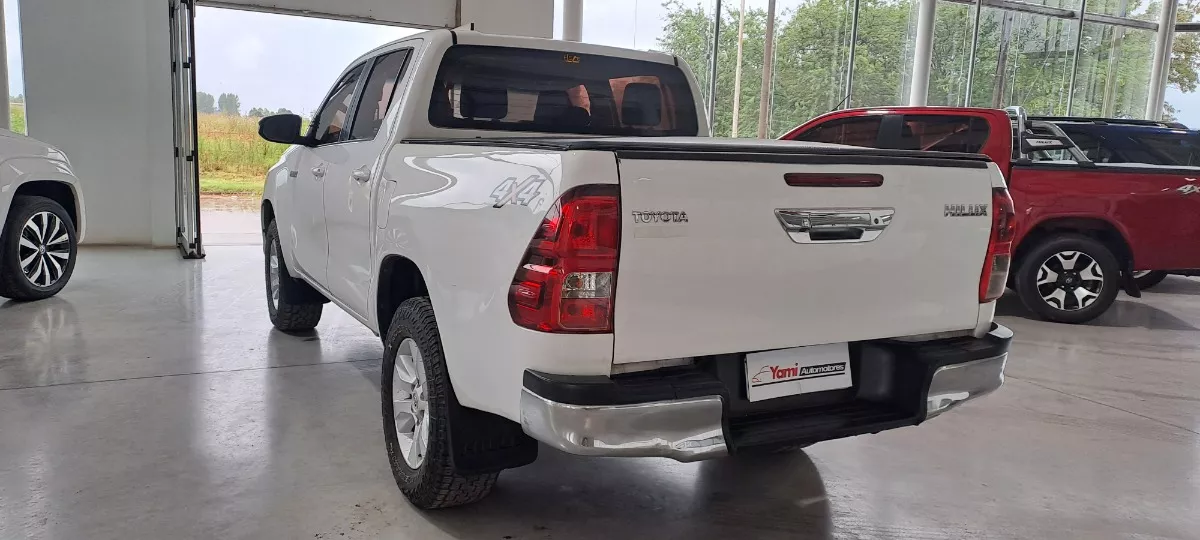 Toyota Hilux 2.8 Cd Sr 177cv 4x4