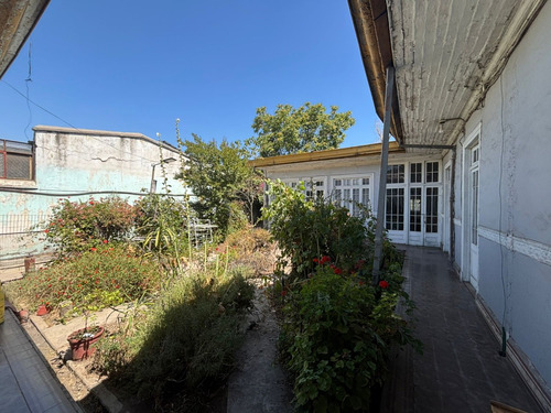 Casa Con Gran Terreno, Sector Semi-industrial.