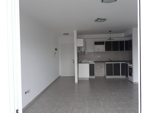 Dueño Directo Vende 2 Amplios Departamentos Con Vista Panorámica Y Cochera Cubierta. Apto Crédito. Excelente Ubicación En Moron A Pocas Cuadras Del Centro Comercial. Sin Comisión Inmobiliaria