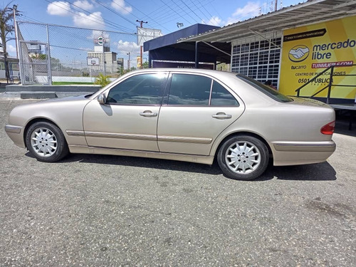 Imagen 5 de 10 de Mercedes Benz E-240
