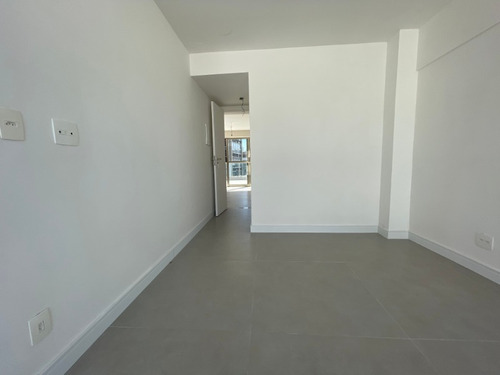 Imagem 21 de 30 de Excelente Cobertura Duplex De Alto Padrão Com Três Suítes Na Avenida Afrânio De Melo Franco, Leblon. - Co00046 - 69400607