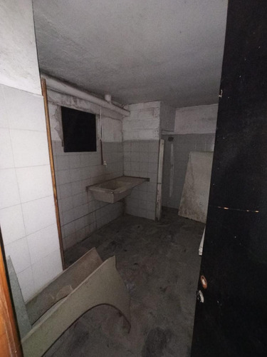 Galpon En Venta - Apto Camiones - A Metros De Juan B. Justo
