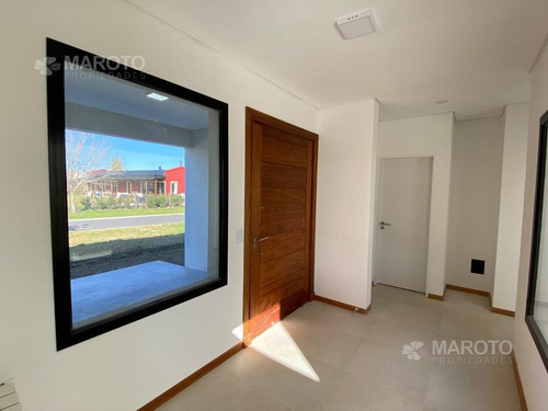 Imagen 24 de 25 de Casa En Venta En El Canton - Maroto Propiedades