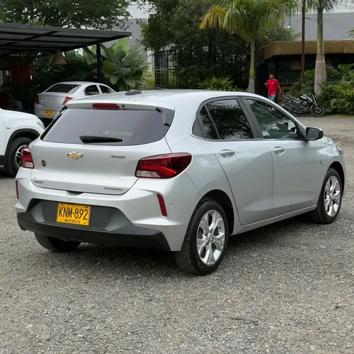 Chevrolet Onix 1.0T Premier Hatch At