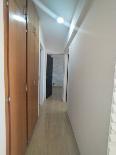 Apartamento En Alquiler El Peñon. Semi Equipado Con Terraza