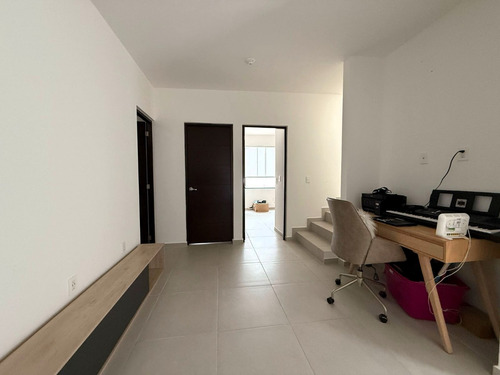 Casa En Renta En Zibata Con Roof Garden Con Vista Al Valle Rahqro