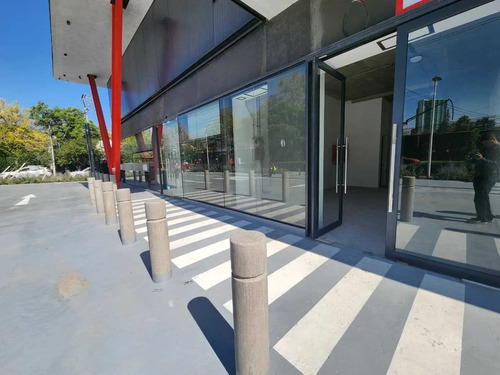 Amplio Local Comercial En Sector Céntrico (170927)