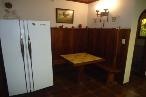 Imagen 10 de 30 de Excelente Chalet De 6 Ambientes Con Piscina Y Casa De Servicio Ideal Vivienda Permanente Muy Luminoso