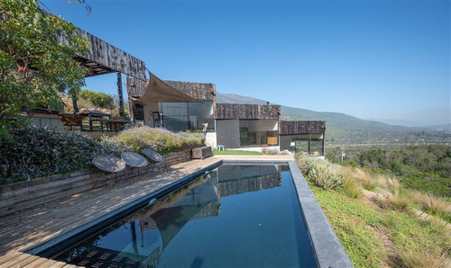 Casa De Arquitectos En Venta De 6 Dorm. En Olmué