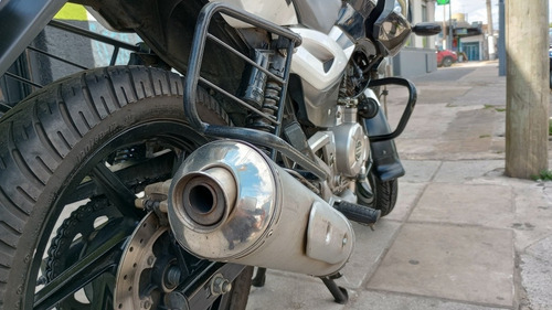 Imagen 13 de 18 de Bajaj Rowser 220 F 2015 Unica Mano Titular 25.000 Km Vtv