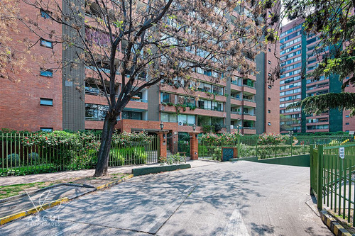 Gran Distribución Y Ubicación. Seguro Y Bonito Condominio.