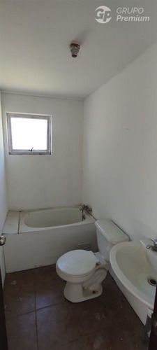 Casa En Venta De 2 D, 1 B, Amplio Patio, En Villa Alegre