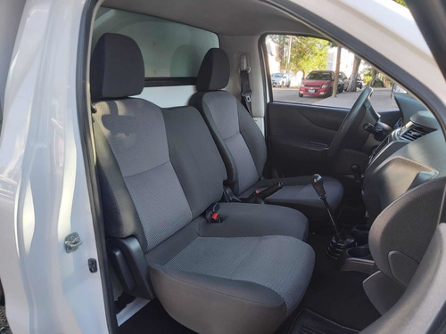 Imagen 14 de 15 de Nissan Np300 2016 Chasis Cabina Dh Aa Pack Seg Mt