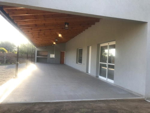 Imagen 2 de 11 de Venta, Quinta, 3 Ambientes, Quincho, Parrilla, Pileta, Jardín, Saladillo.