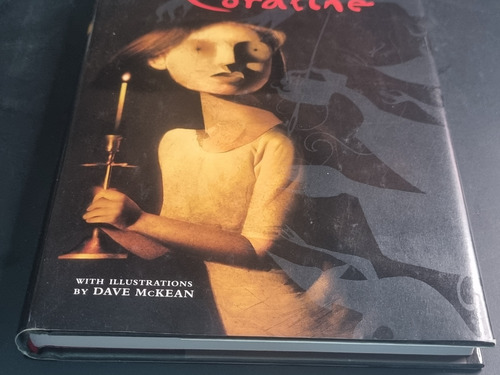 Coraline Neil Gaiman Primera Ed Tapa Dura Libro En Ingles (Usado)