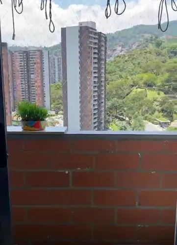 Arriendo Lindo Apartamento Con Espectacular Vista En La Unidad Residencial Colinas De Los Bernal, Ubicada En La Loma De Los Bernal.