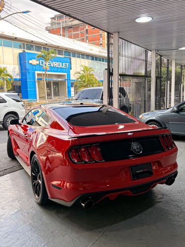 Imagen 4 de 7 de Ford Mustang 50 Aniversario 2015