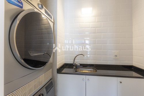 Venta Apartamento Tres Dormitorios Playa Mansa Primera Linea Edificio Coral Tower