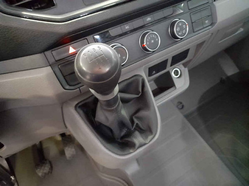 Imagen 11 de 15 de Volkswagen Crafter 2019 5p L4/2.0/tdi Man Lwb 19/pas C/e 3.