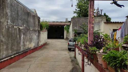 Imagen 5 de 6 de Casa A Refaccionar En Barrio 7 Jefes En Un Terreno Único